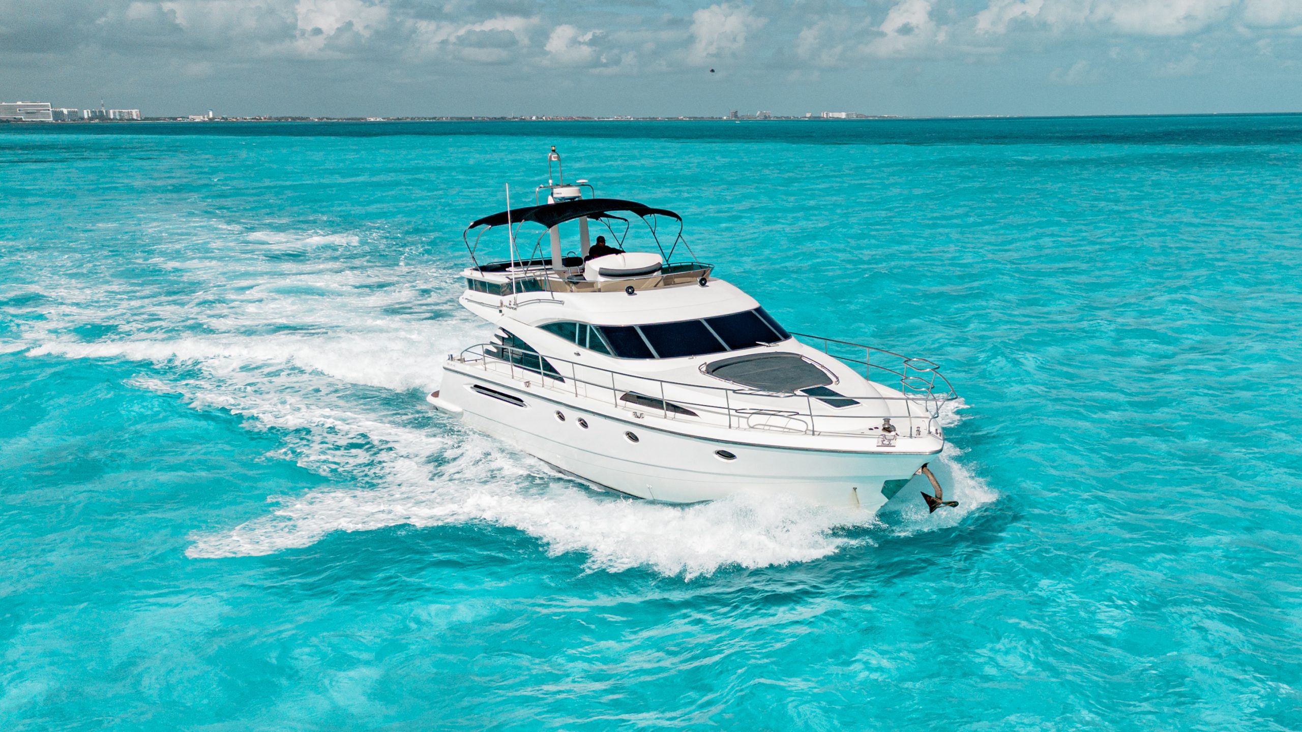 65 Ft Fairline Squadron yacht rental in Cancun by Riviera Charters (35)