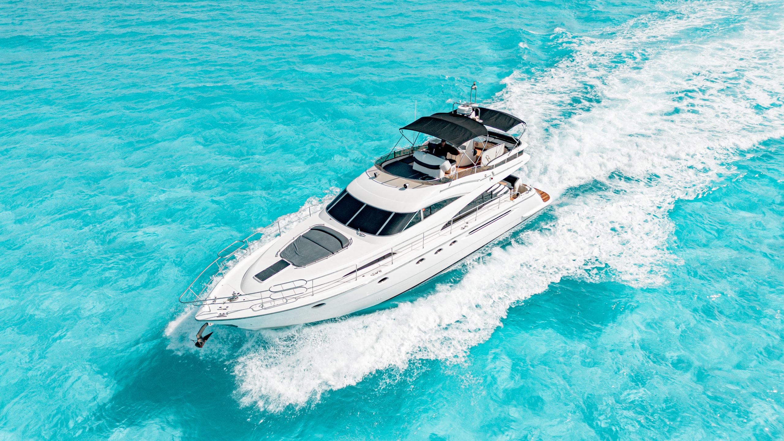 65 Ft Fairline Squadron yacht rental in Cancun by Riviera Charters (42)