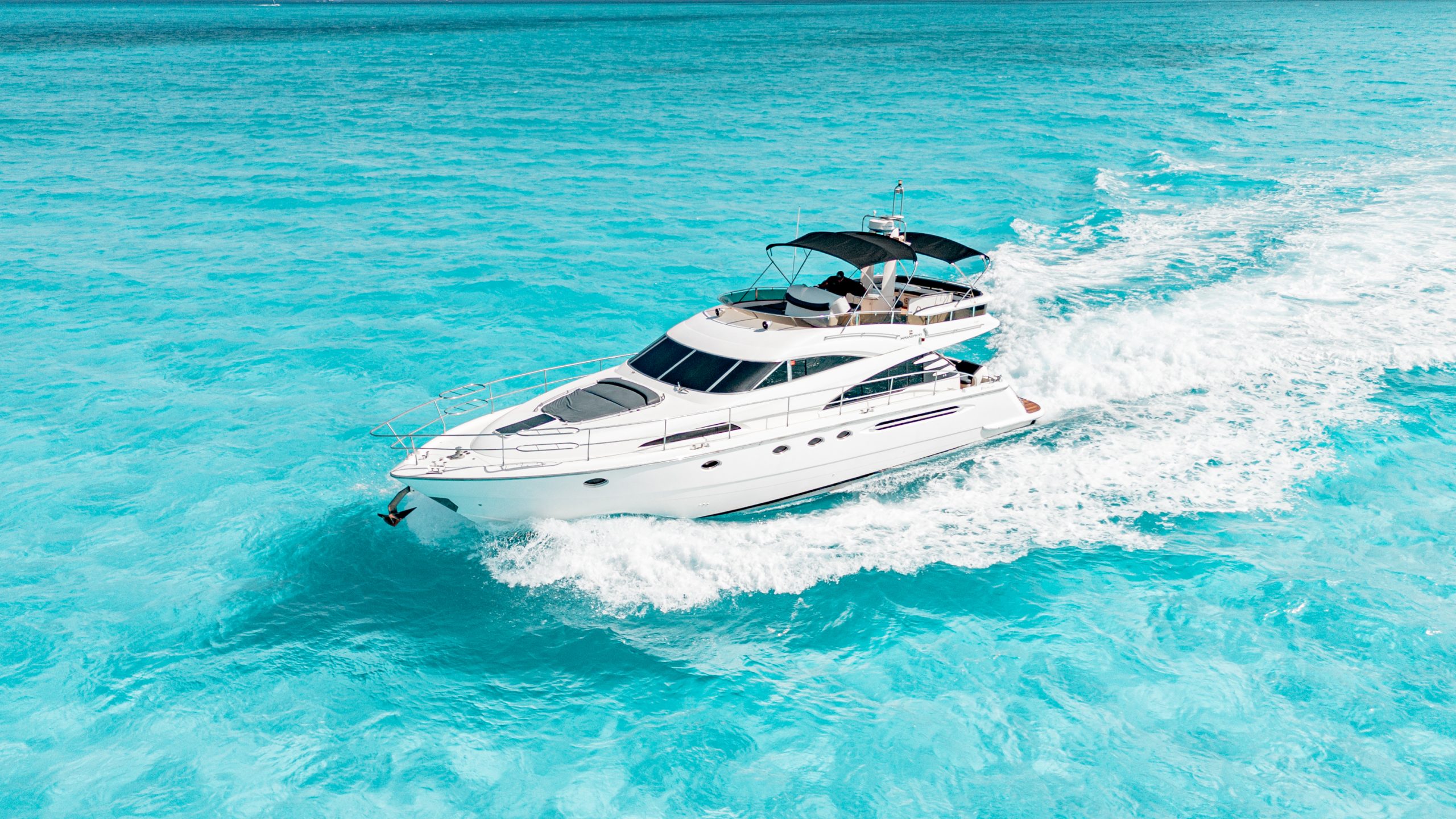 65 Ft Fairline Squadron yacht rental in Cancun by Riviera Charters (43)