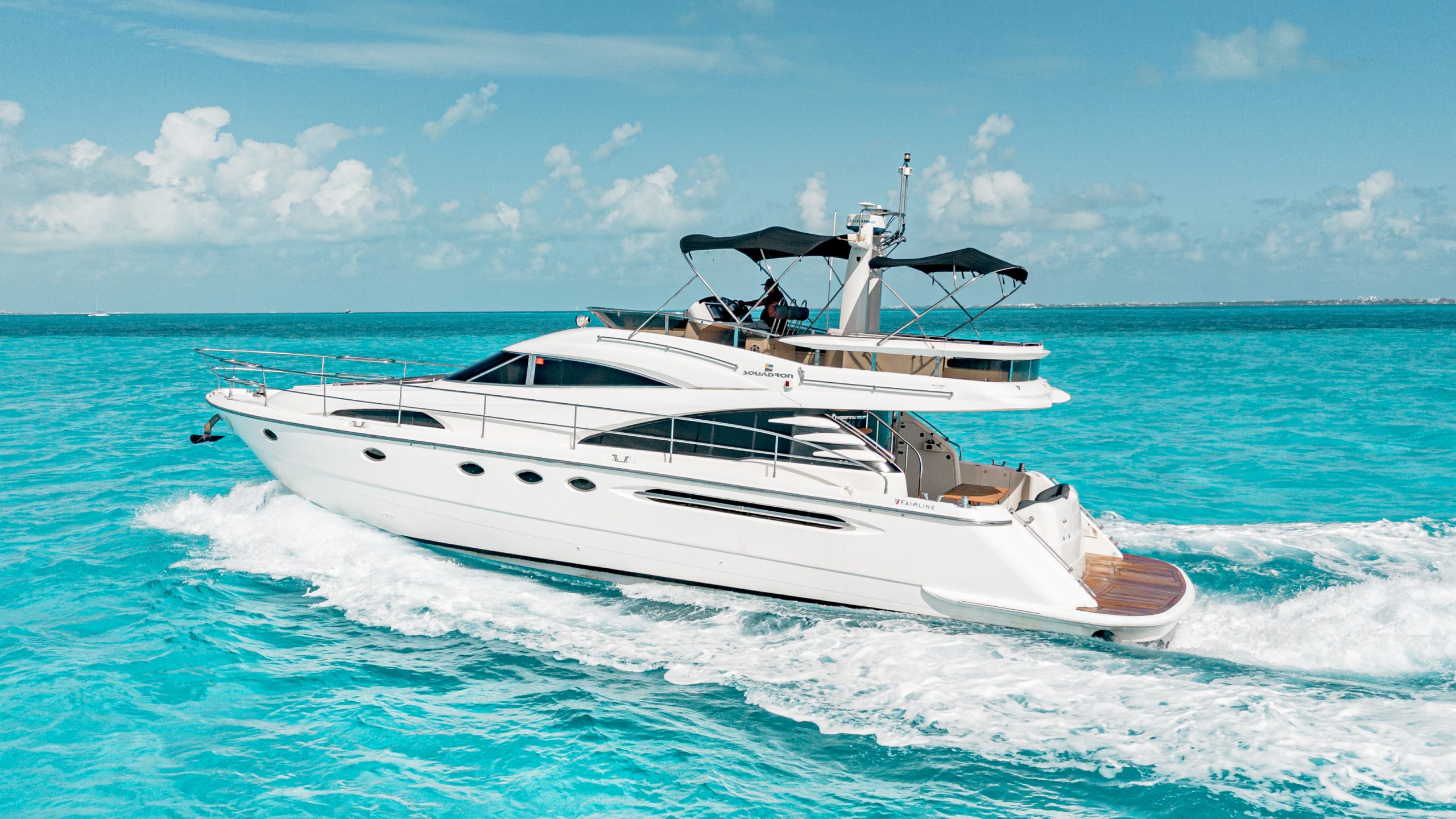 65 Ft Fairline Squadron yacht rental in Cancun by Riviera Charters (46)