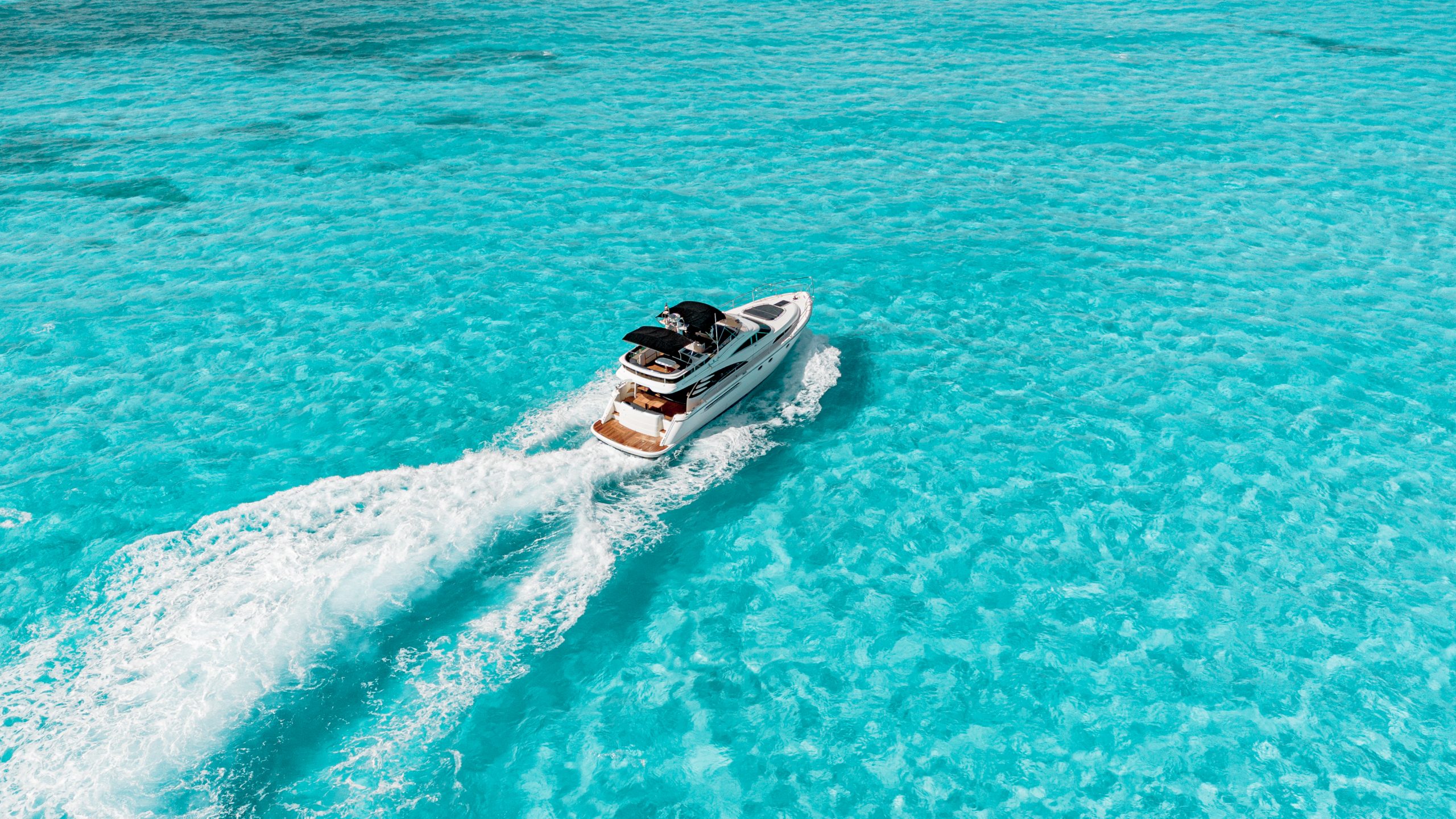 65 Ft Fairline Squadron yacht rental in Cancun by Riviera Charters (50)