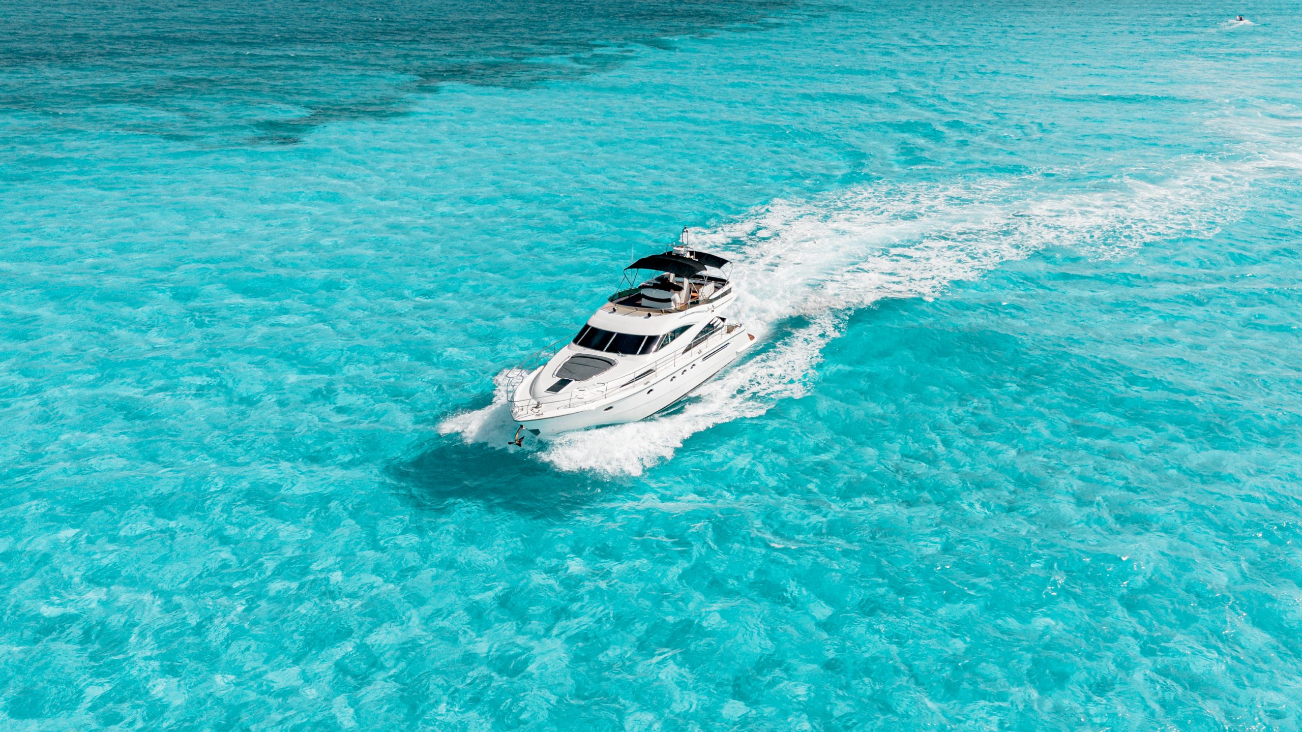 65 Ft Fairline Squadron yacht rental in Cancun by Riviera Charters (51)