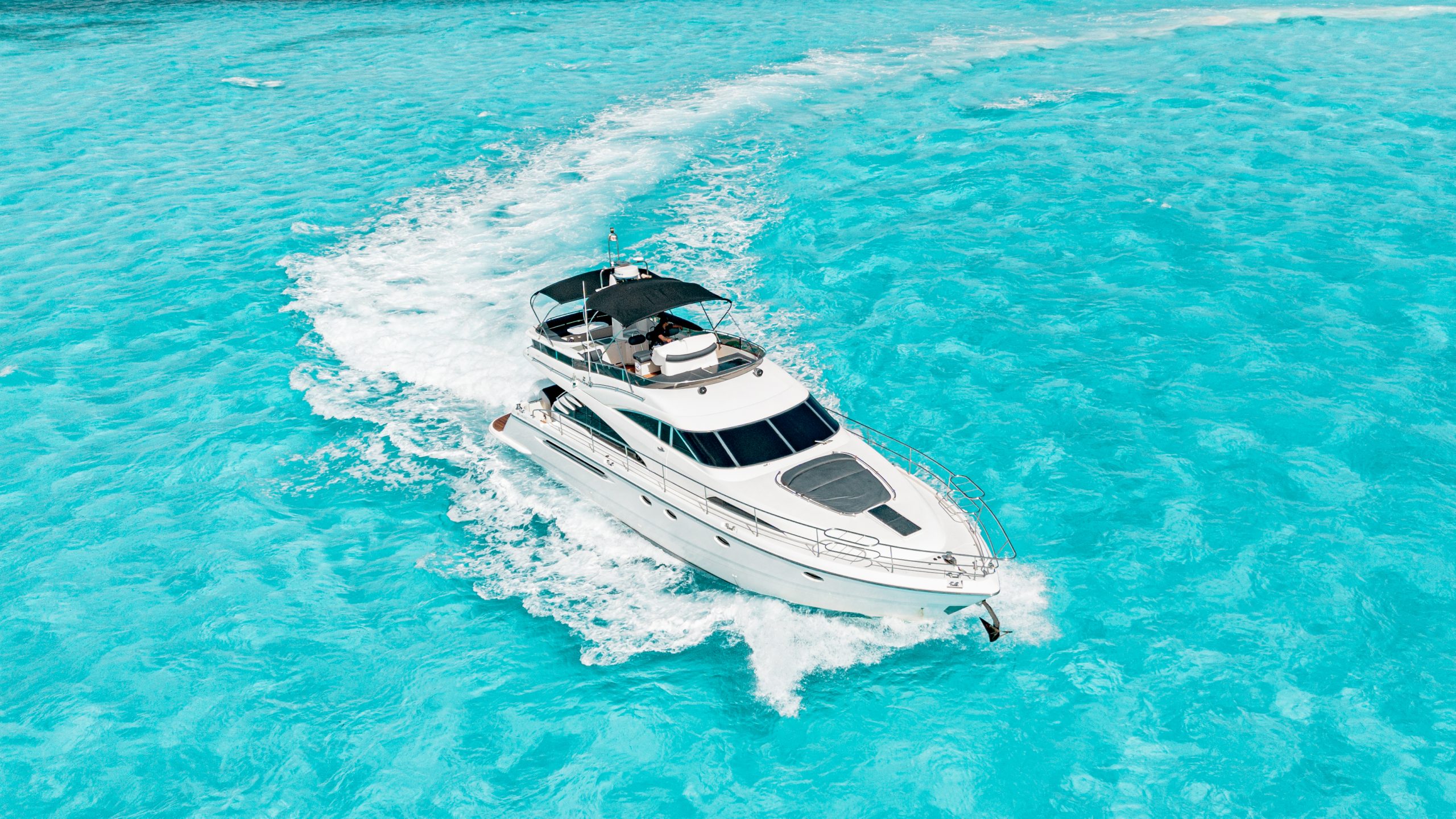 65 Ft Fairline Squadron yacht rental in Cancun by Riviera Charters (54)