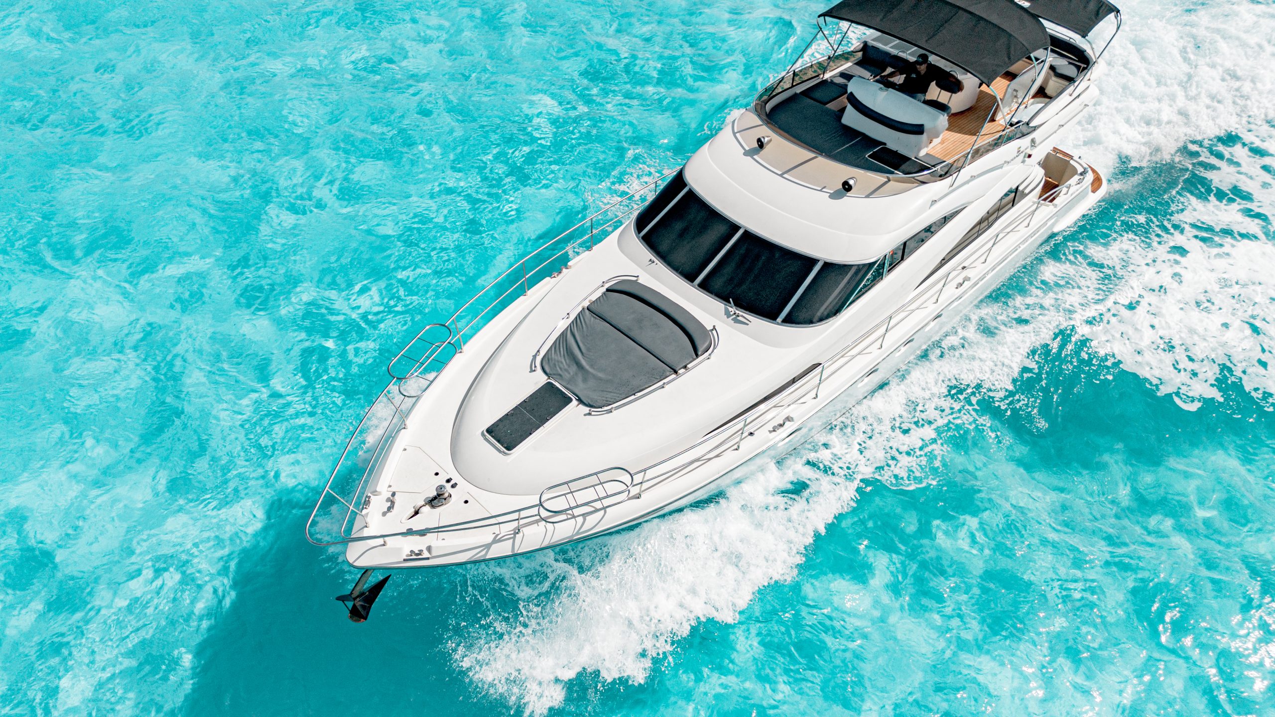 65 Ft Fairline Squadron yacht rental in Cancun by Riviera Charters (56)