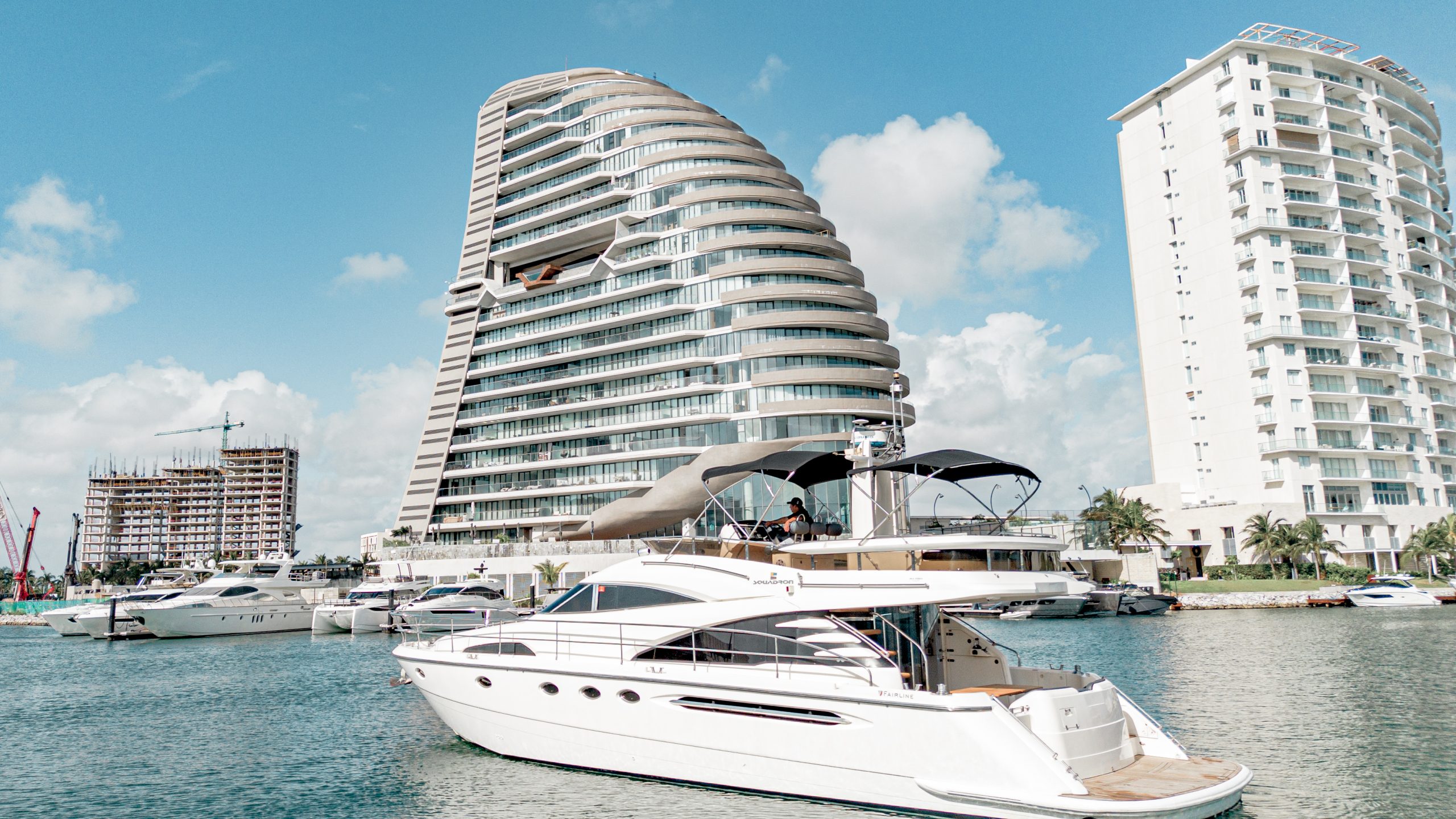 65 Ft Fairline Squadron yacht rental in Cancun by Riviera Charters (57)