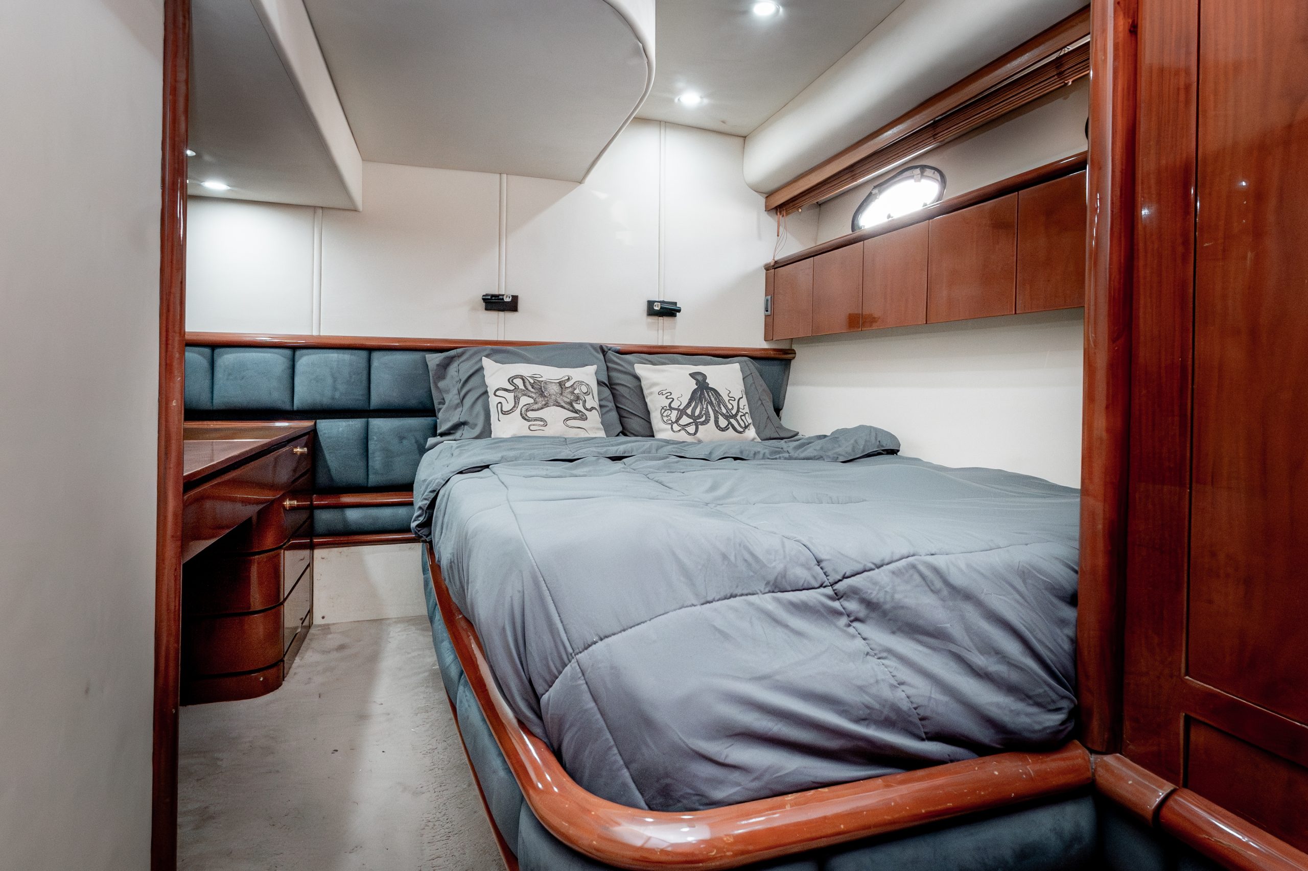 65 Ft Fairline Squadron yacht rental in Cancun by Riviera Charters (6)