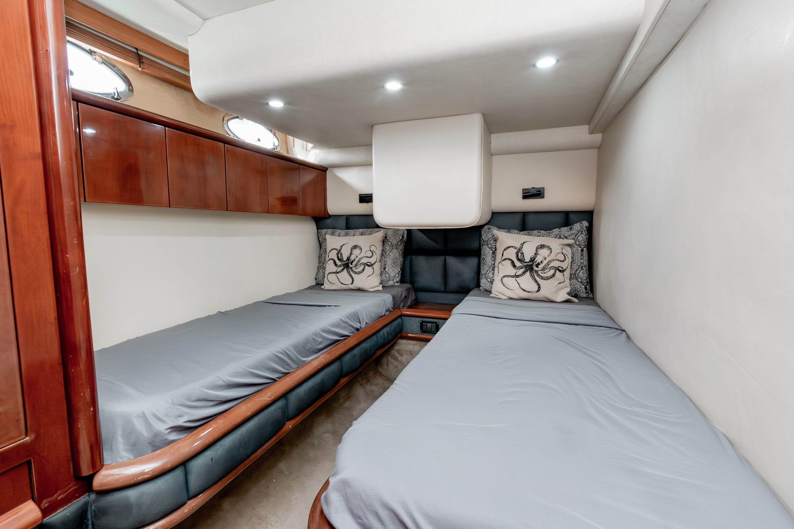 65 Ft Fairline Squadron yacht rental in Cancun by Riviera Charters (7)