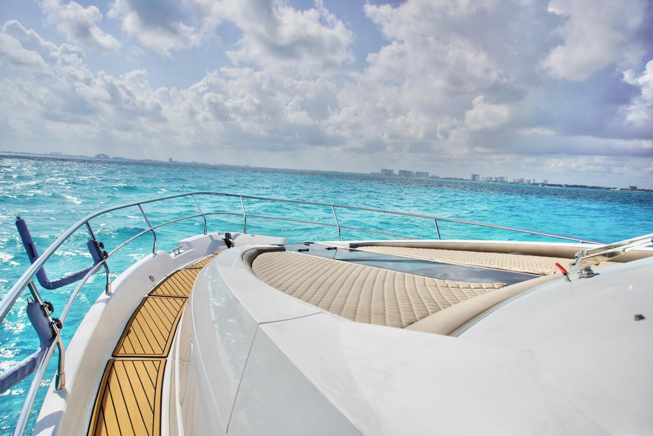 70 Ft Fairline Sqadron yacht rentals in Cancun by Riviera Charters 10