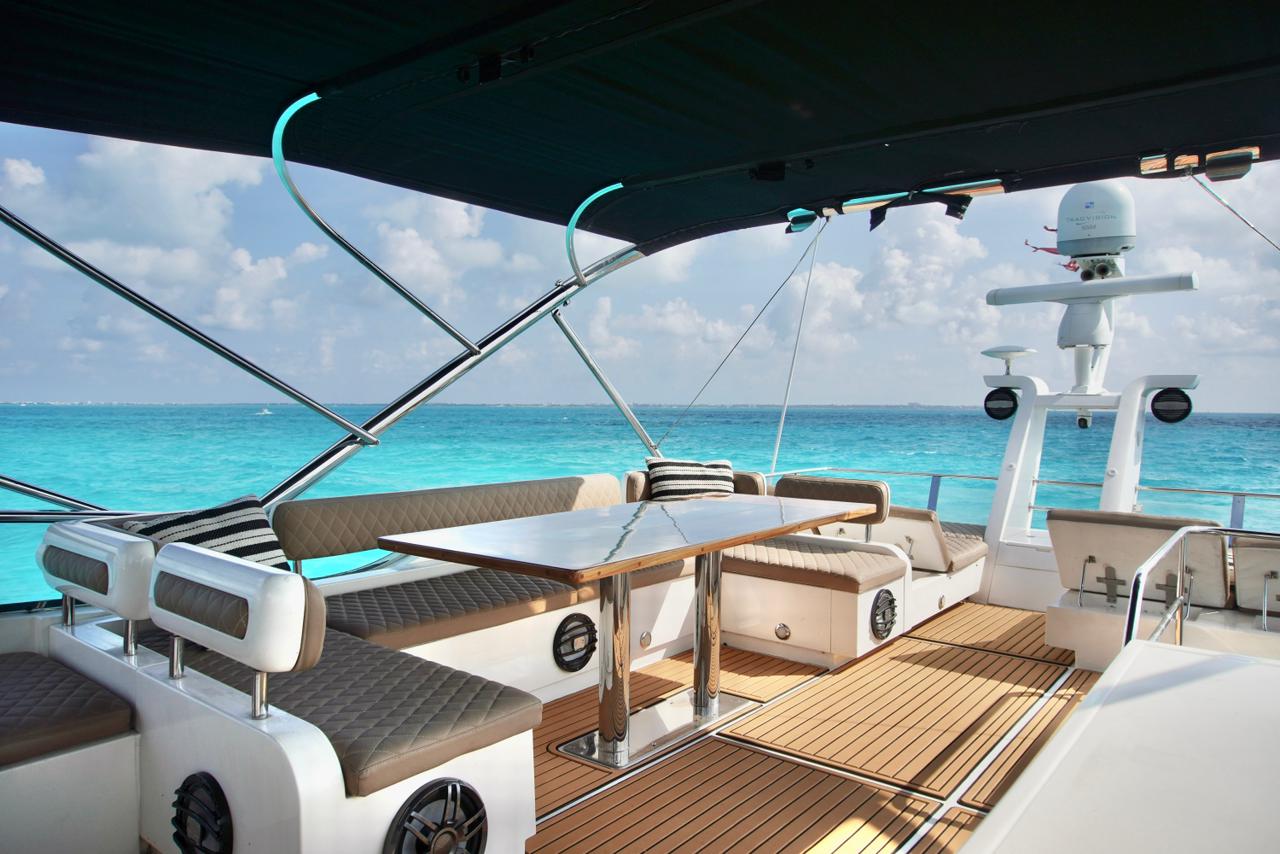 70 Ft Fairline Sqadron yacht rentals in Cancun by Riviera Charters 13