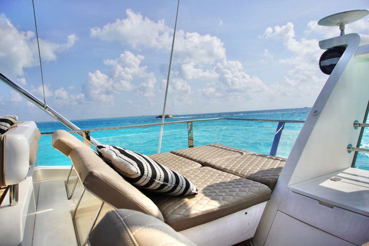 70 Ft Fairline Sqadron yacht rentals in Cancun by Riviera Charters 14