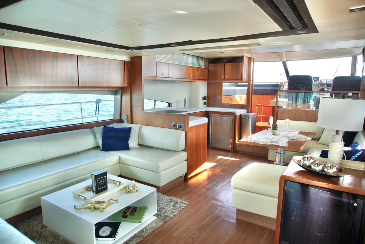 70 Ft Fairline Sqadron yacht rentals in Cancun by Riviera Charters 15