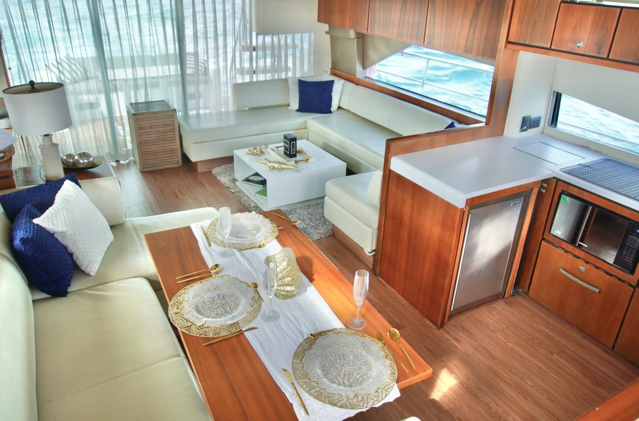 70 Ft Fairline Sqadron yacht rentals in Cancun by Riviera Charters 18