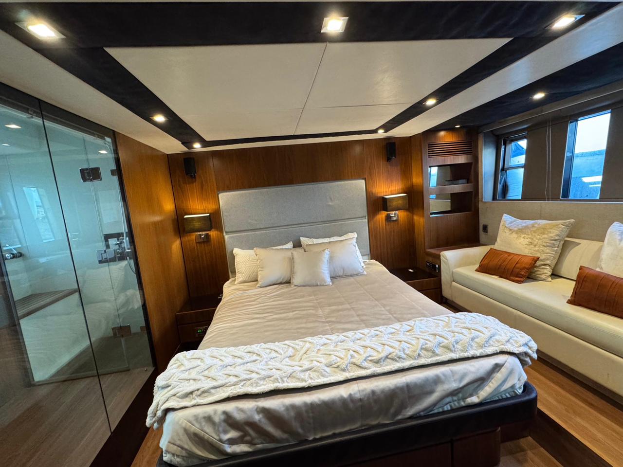 70 Ft Fairline Sqadron yacht rentals in Cancun by Riviera Charters 19