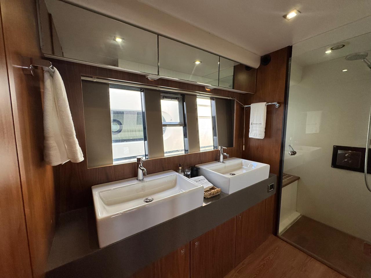 70 Ft Fairline Sqadron yacht rentals in Cancun by Riviera Charters 21