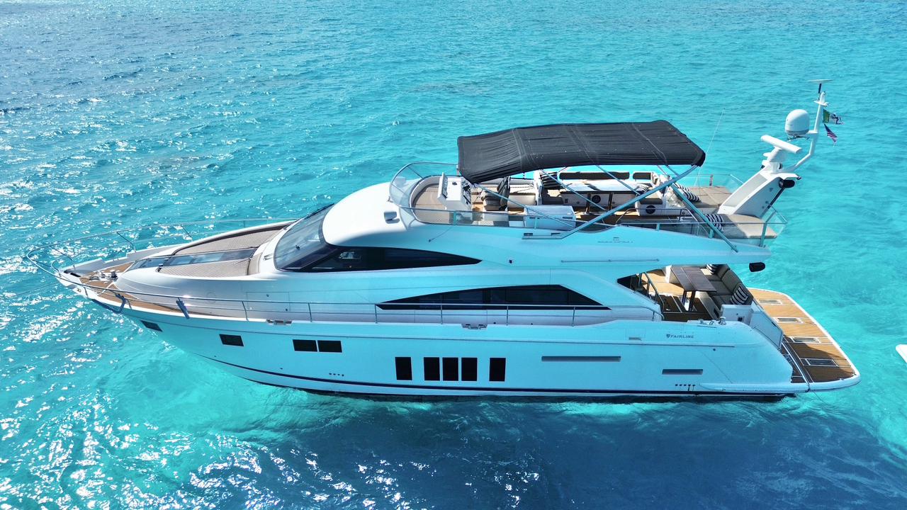 70 Ft Fairline Sqadron yacht rentals in Cancun by Riviera Charters 3