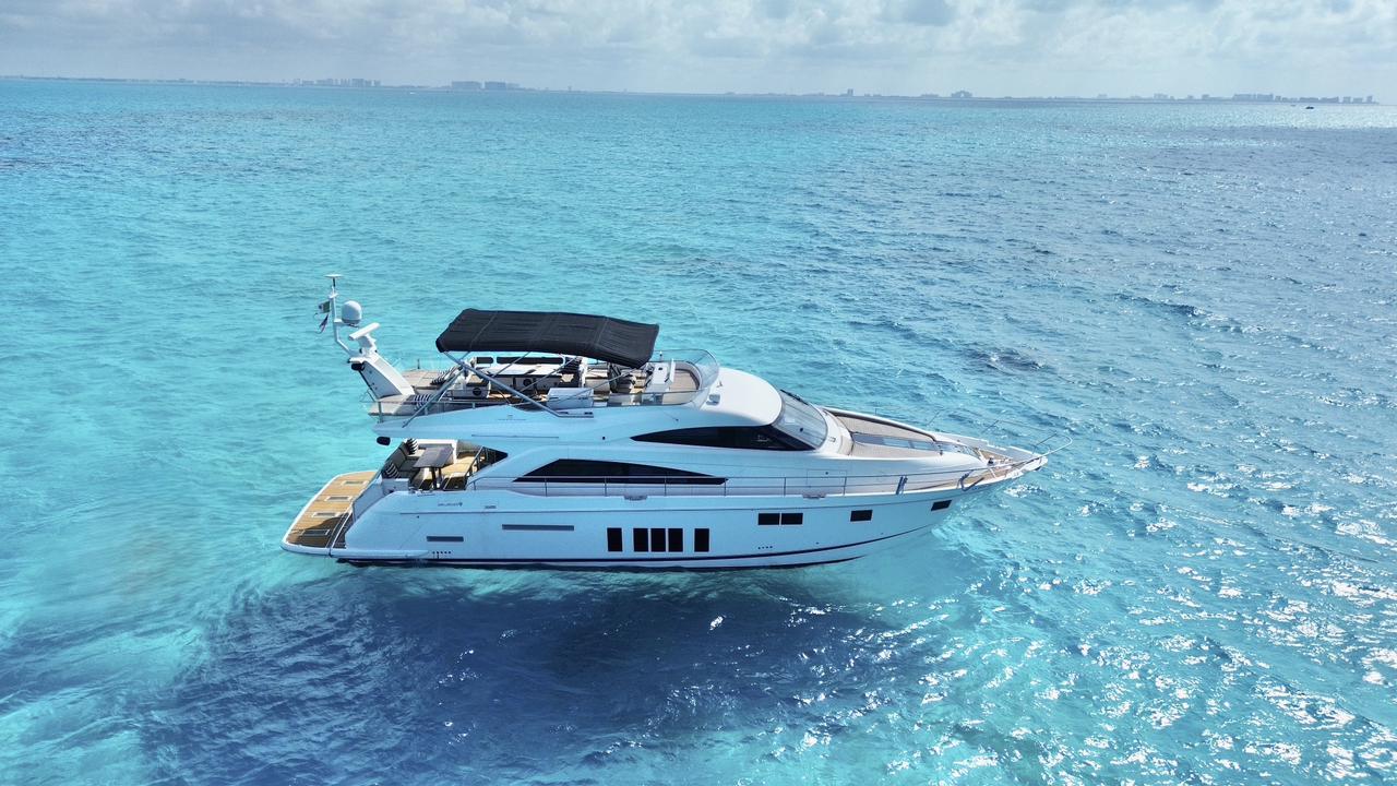 70 Ft Fairline Sqadron yacht rentals in Cancun by Riviera Charters 6
