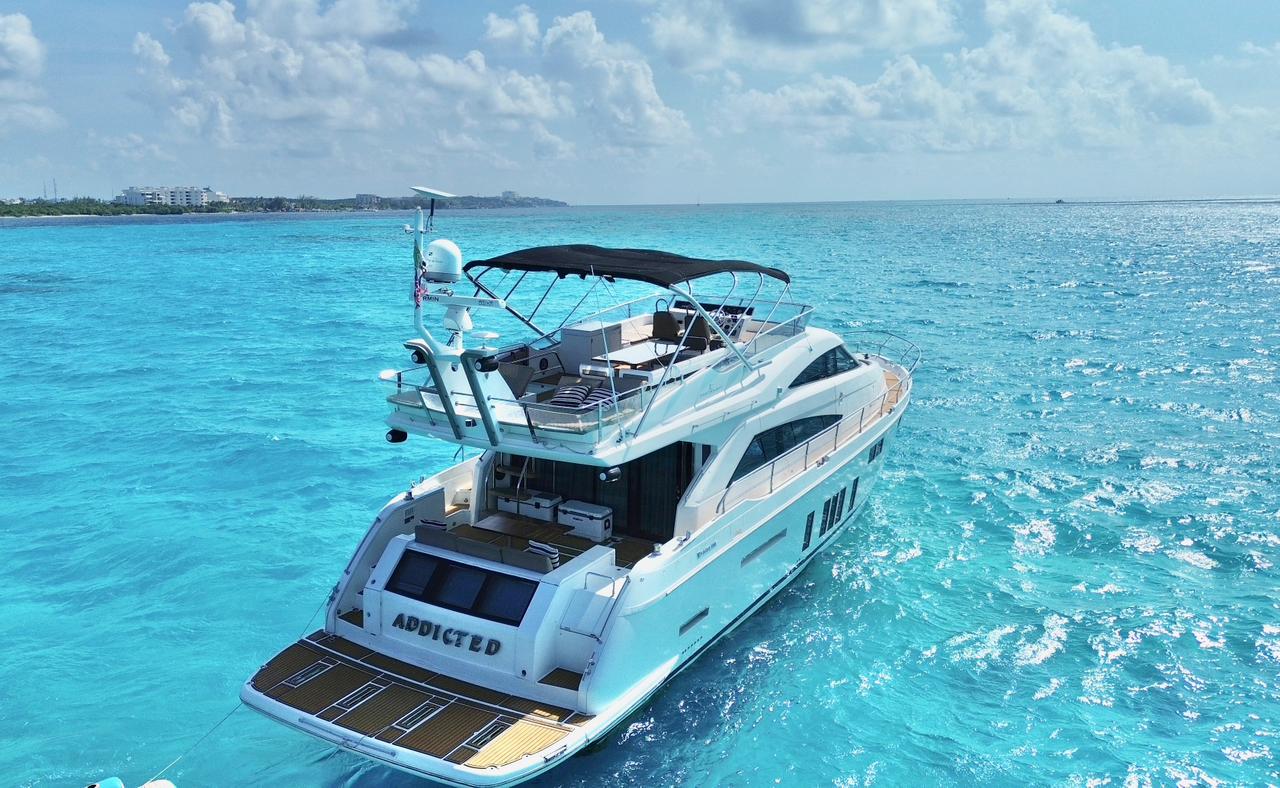 70 Ft Fairline Sqadron yacht rentals in Cancun by Riviera Charters 7