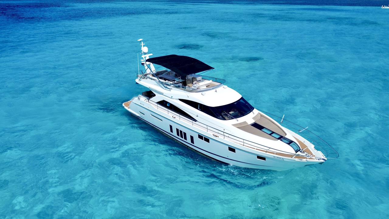 70 Ft Fairline Sqadron yacht rentals in Cancun by Riviera Charters 8