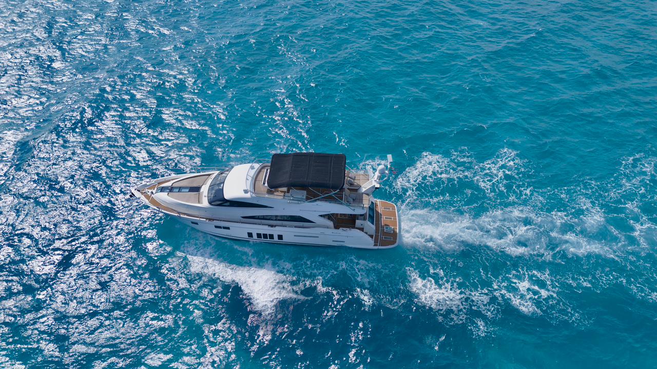 70 Ft Fairline Sqadron yacht rentals in Cancun by Riviera Charters 9