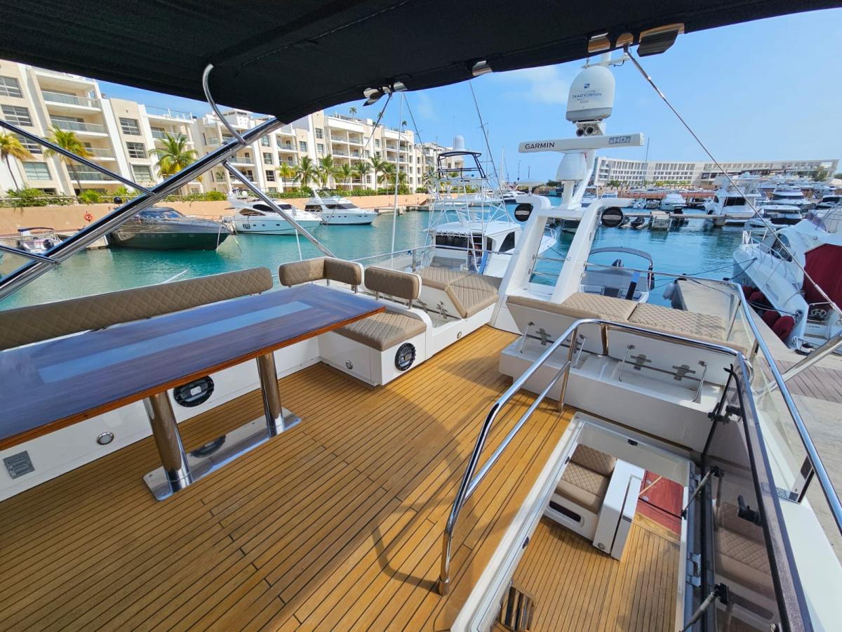70-Ft-Fairline-Squadron-yacht-rental-in-Cancun-by-Riviera-Charters-2