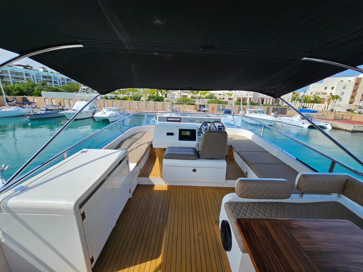70-Ft-Fairline-Squadron-yacht-rental-in-Cancun-by-Riviera-Charters-5