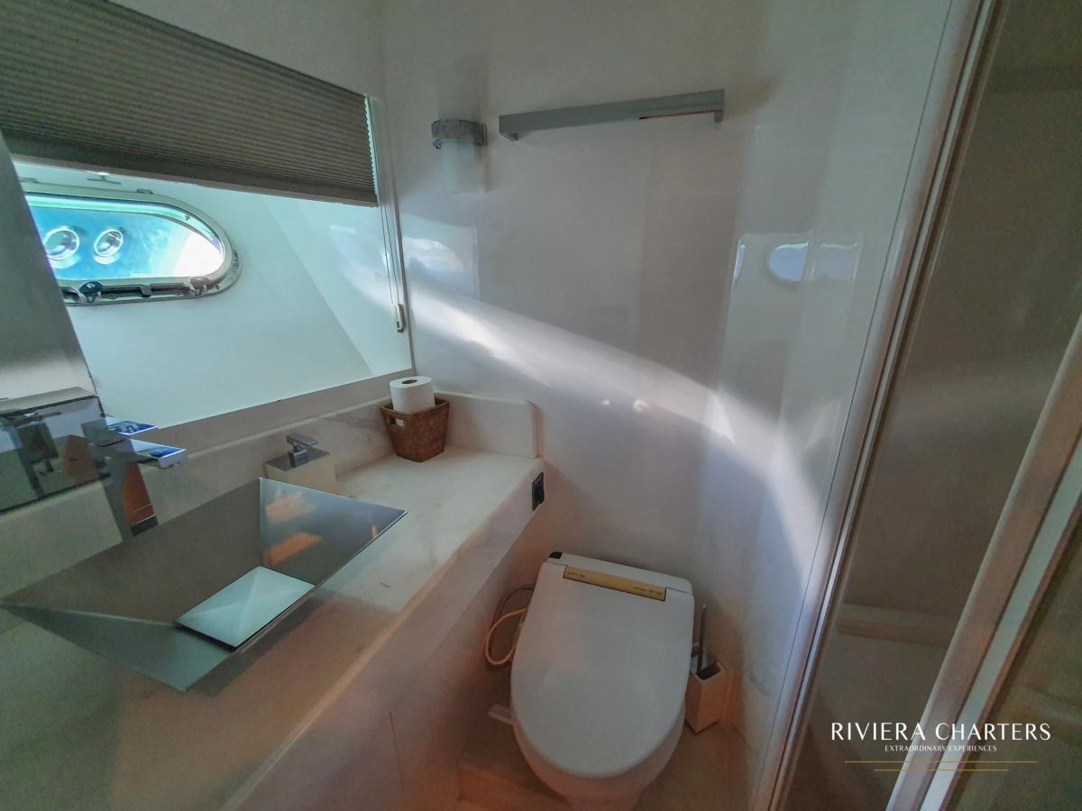 79_Ft_Dyna_Craf_yacht_rental_in_Cancun_by_Riviera_Charters