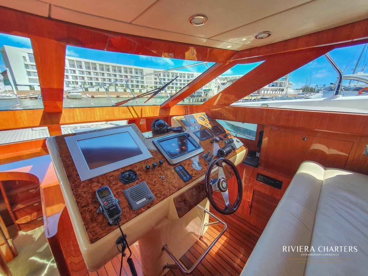 79_Ft_Dyna_Craf_yacht_rental_in_Cancun_by_Riviera_Charters_8