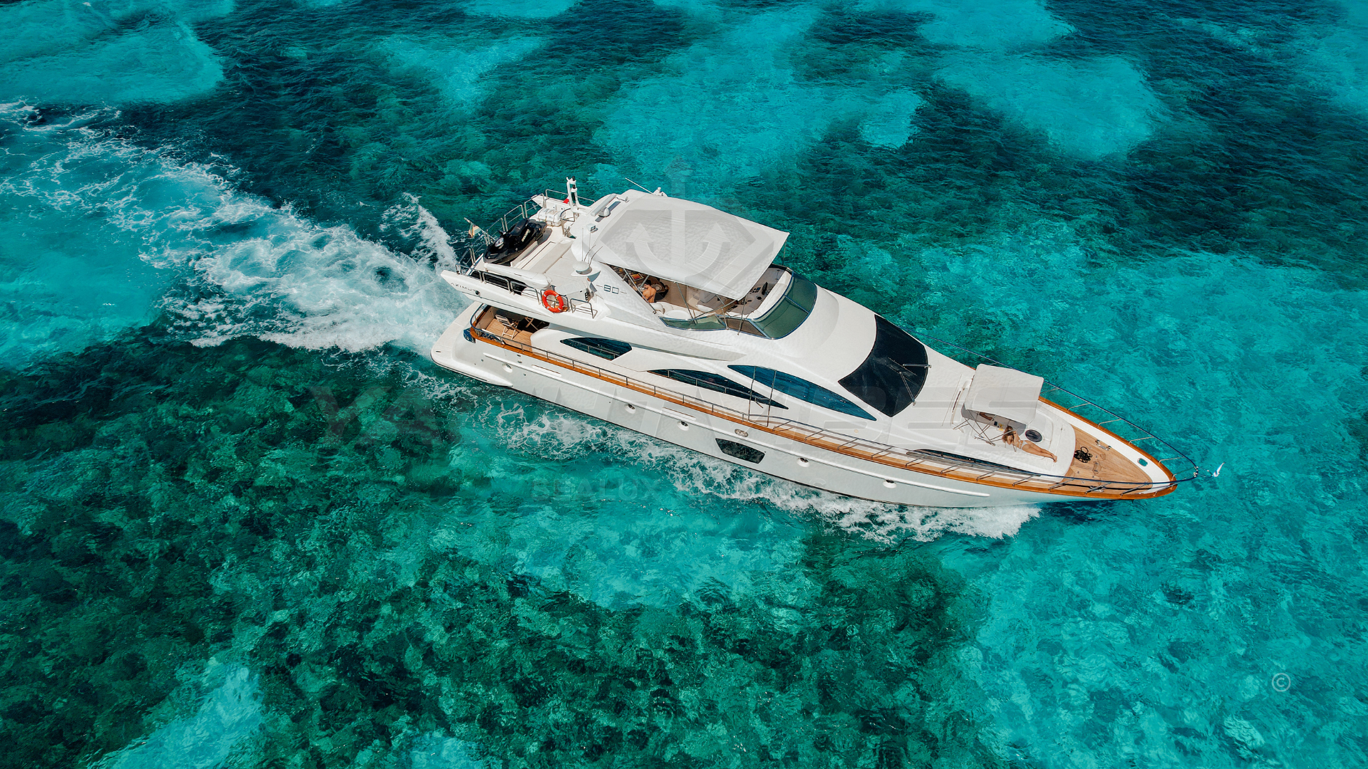 80-Ft-Azimut-with-flybridge-luxury-aycht-rental-in-Cancun-and-Isla-Mujeres-by-Riviera-Charters