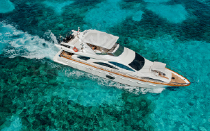80-Ft-Azimut-with-flybridge-luxury-aycht-rental-in-Cancun-and-Isla-Mujeres