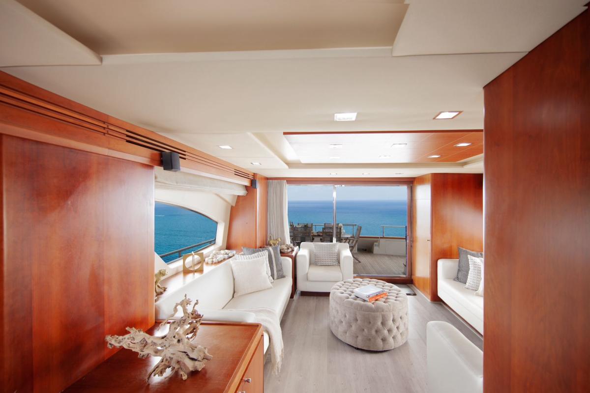 80-Ft-Azimut-with-flybridge-yacht-rental-in-Cancun-and-Isla-Mujeres-by-Riviera-Charters-06