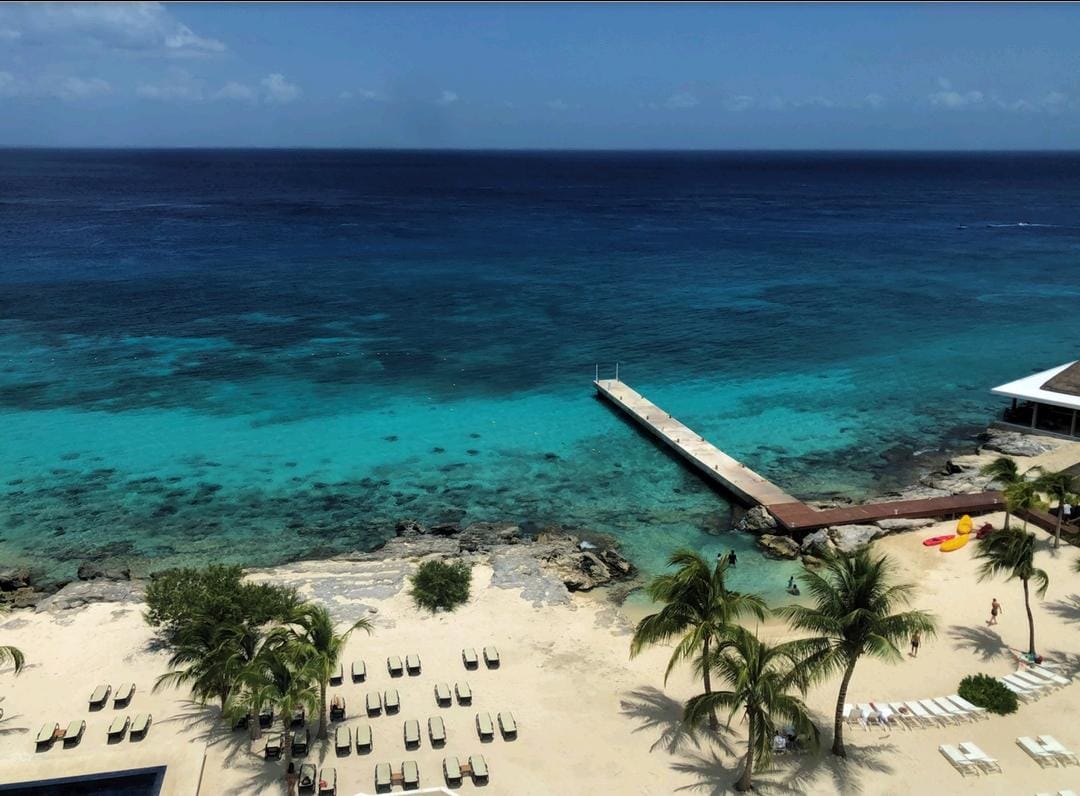 Cancun-helicopter-transportation-Helicopter-Sikorski-S76-A-Riviera-Charters-Cozumel