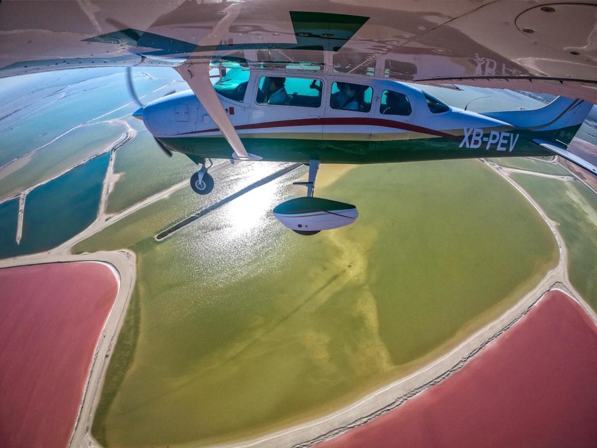 Cessna_T206_private_flight_from_cancun_by_Riviera_charters_1