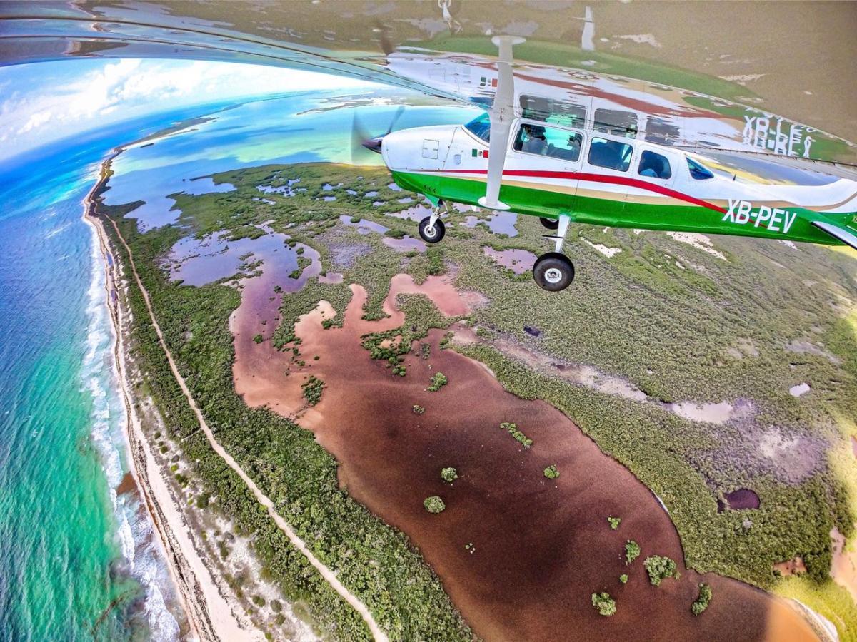 Cessna_T206_private_flight_from_cancun_by_Riviera_charters_10