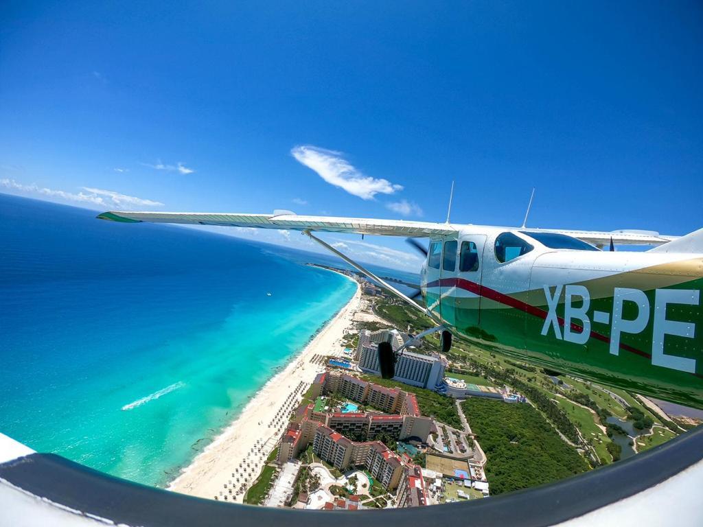 Cessna_T206_private_flight_from_cancun_by_Riviera_charters_13