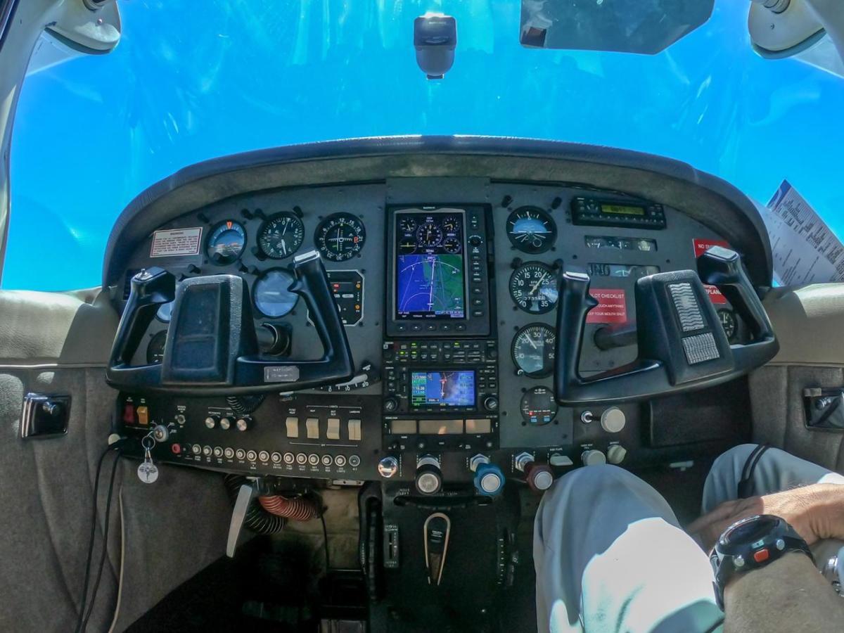 Cessna_T206_private_flight_from_cancun_by_Riviera_charters_2