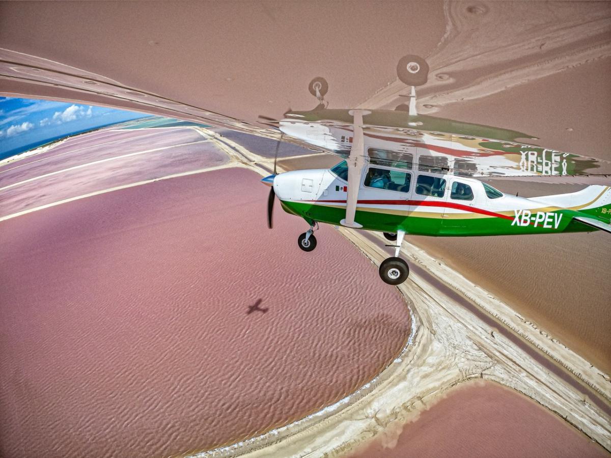 Cessna_T206_private_flight_from_cancun_by_Riviera_charters_3