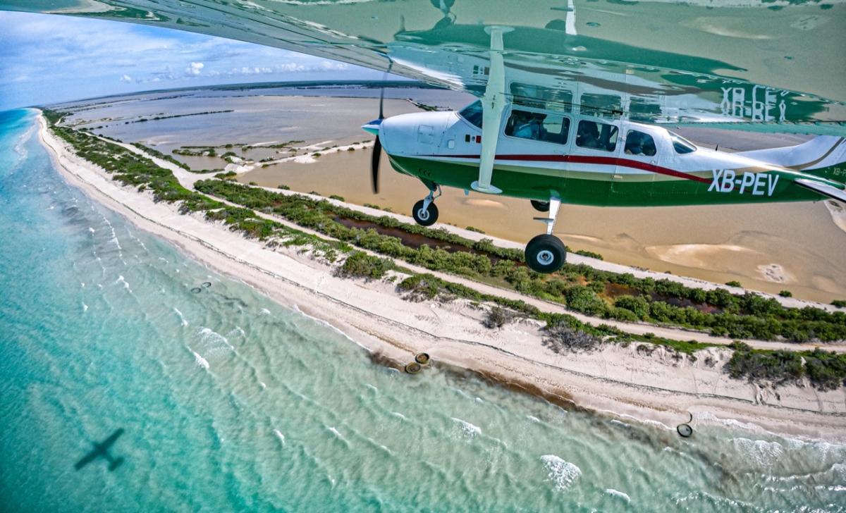Cessna_T206_private_flight_from_cancun_by_Riviera_charters_8
