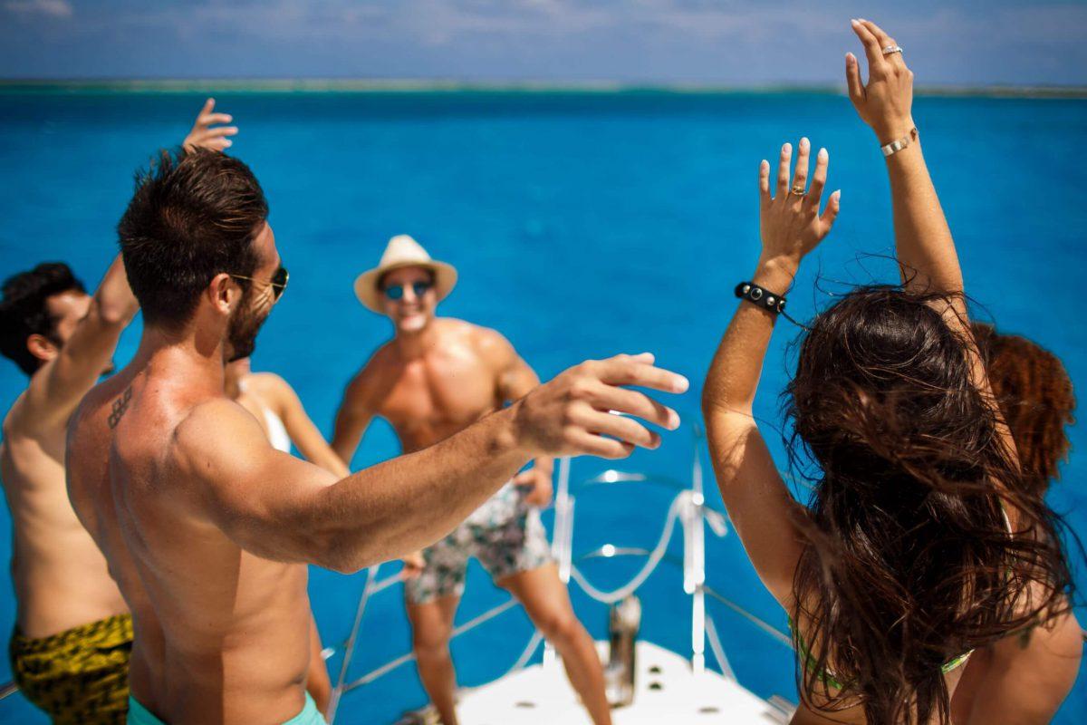 Dj_yacht_party_in_Tulum_and_Puerto_Avenutras_by_Riviera_Charters_13