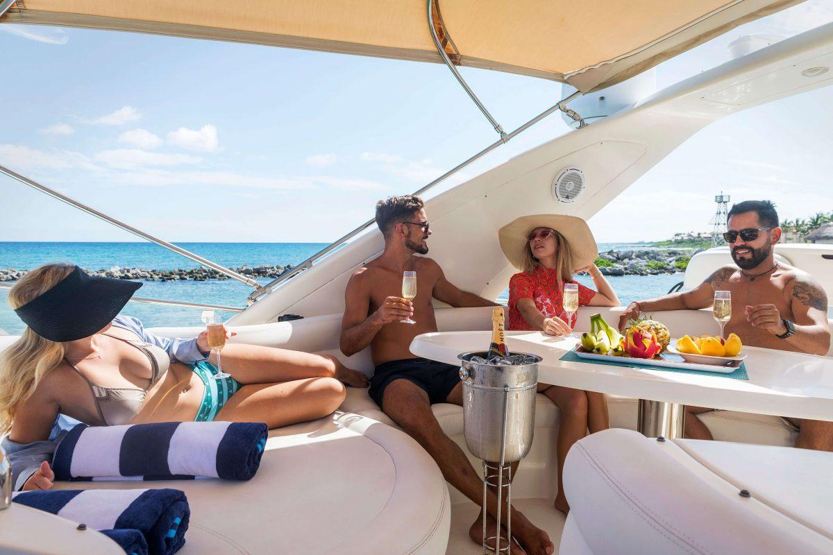 Dj_yacht_party_in_Tulum_and_Puerto_Avenutras_by_Riviera_Charters_27