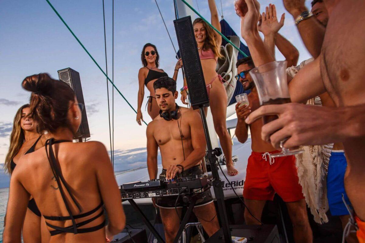 Dj_yacht_party_in_Tulum_and_Puerto_Avenutras_by_Riviera_Charters_36