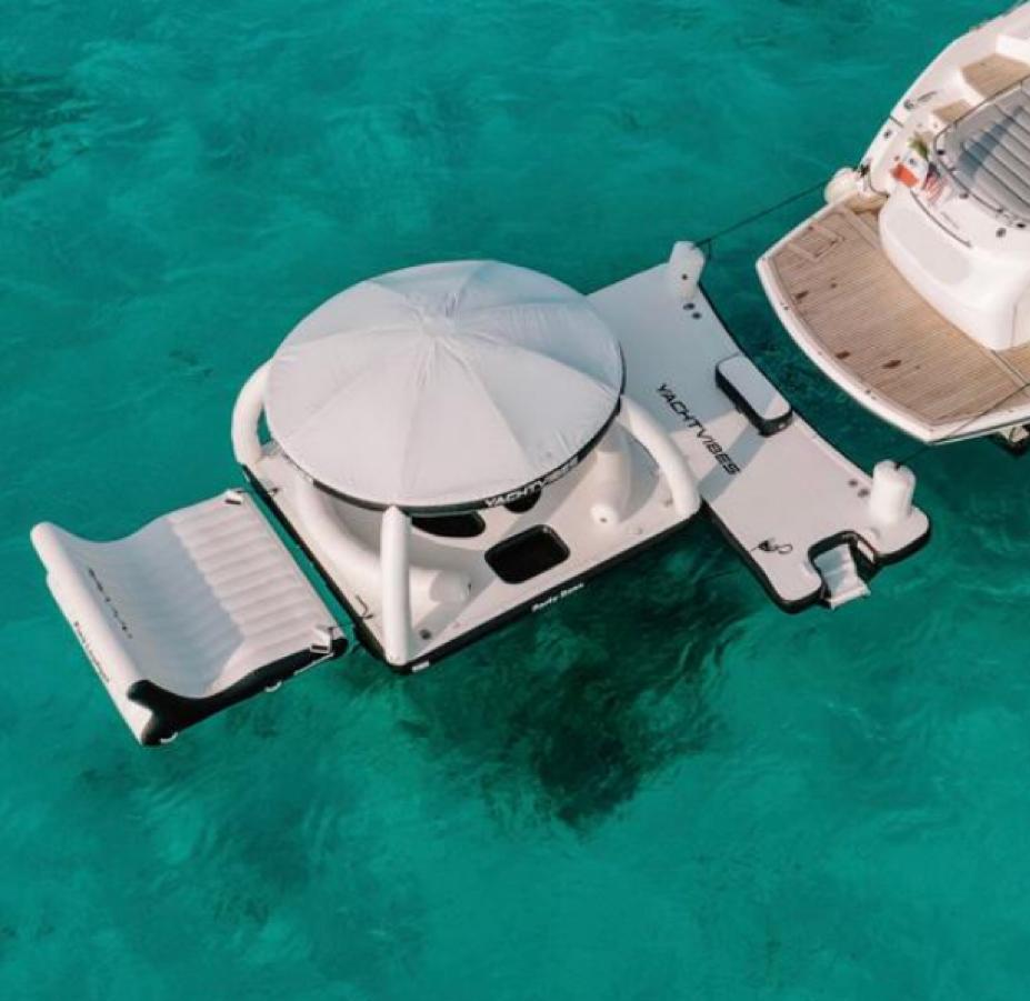 Floating Floating VIP Lounge (Cabana) yacht rental in Cancun and Tulum 4