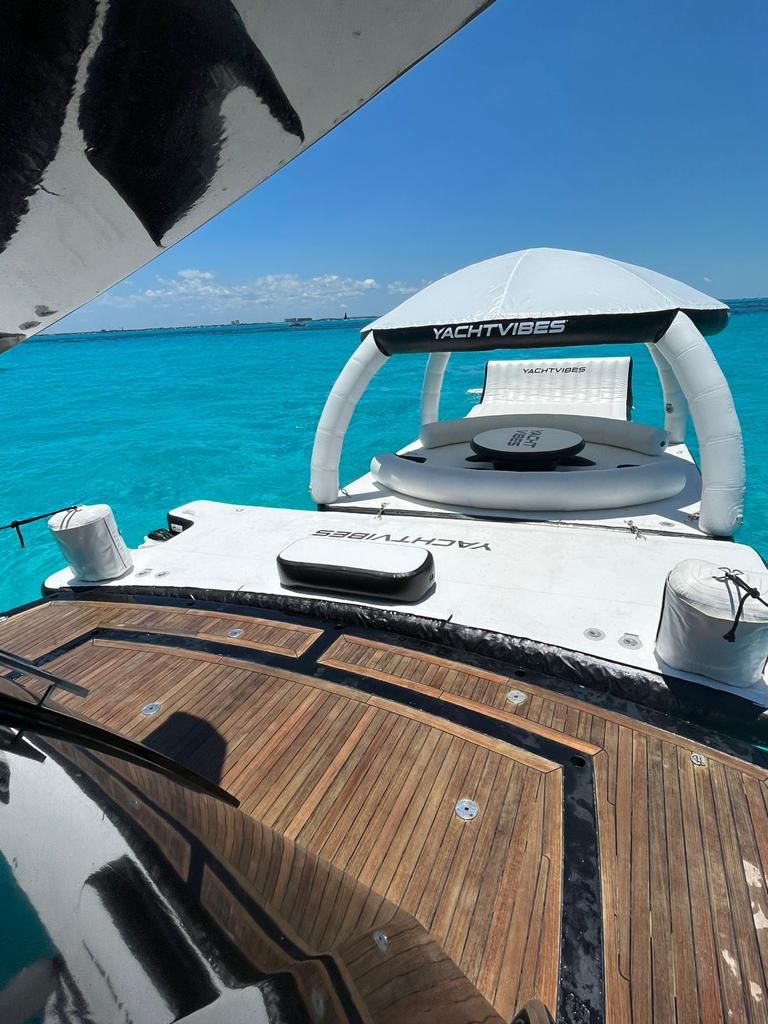 Floating VIP Cabin yacht rental in Cancun and Tulum 1