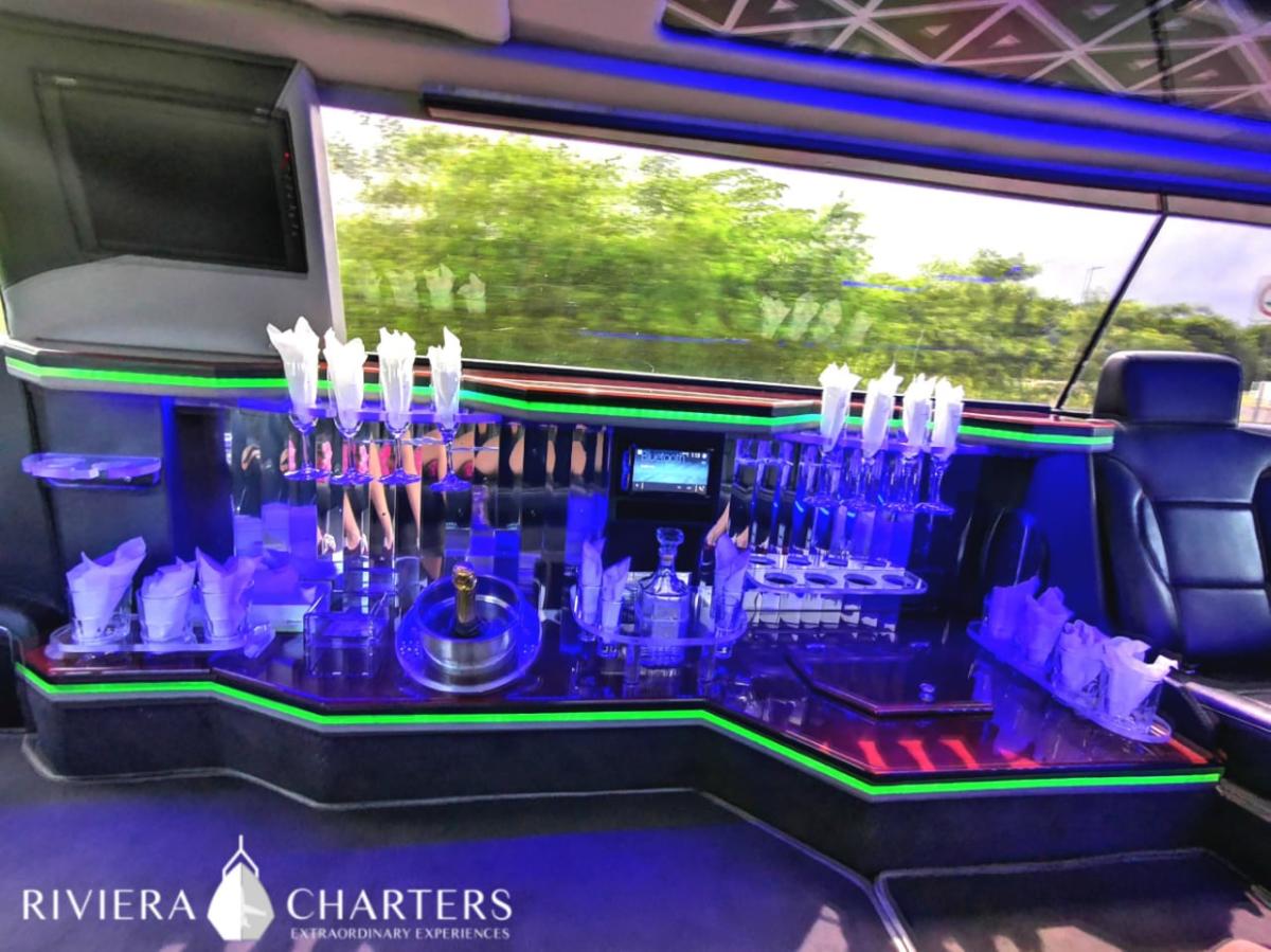 LIMOUSINE-RENTALS-IN-CANCUN-BY-RIVIERA-CHARTERS-1