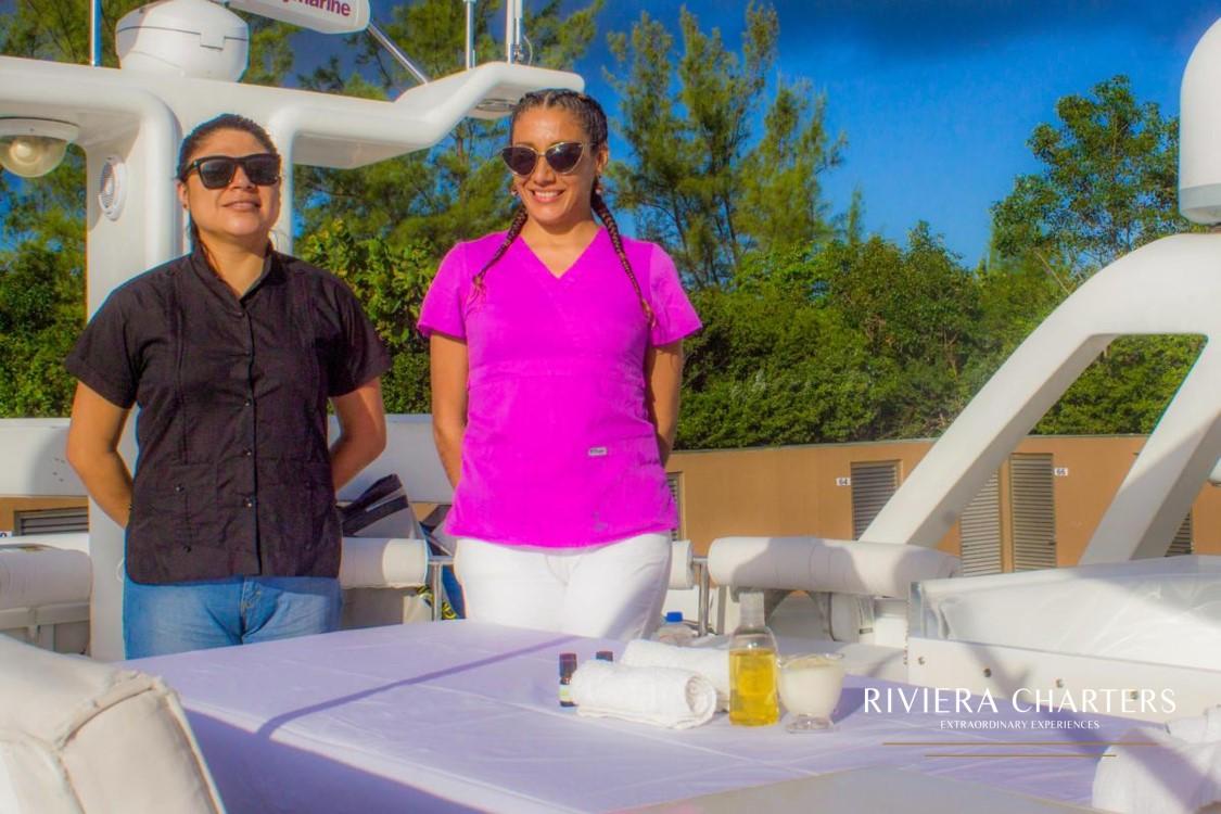 Yacht-massage-in-Cancun-by-Riviera-Charters-1_(1)