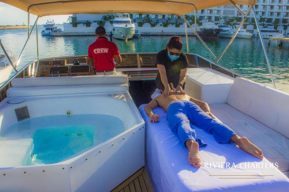 Yacht-massage-in-Cancun-by-Riviera-Charters-4_(1)