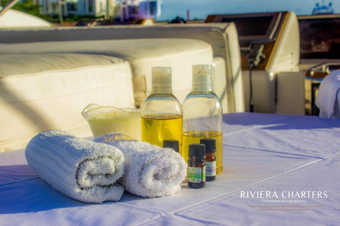 Yacht-massage-in-Cancun-by-Riviera-Charters-5_(1)
