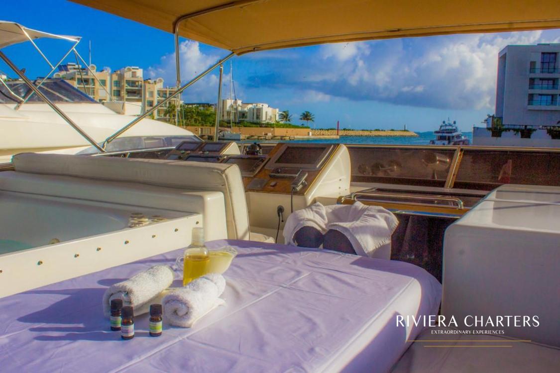 Yacht-massage-in-Cancun-by-Riviera-Charters-6_(1)