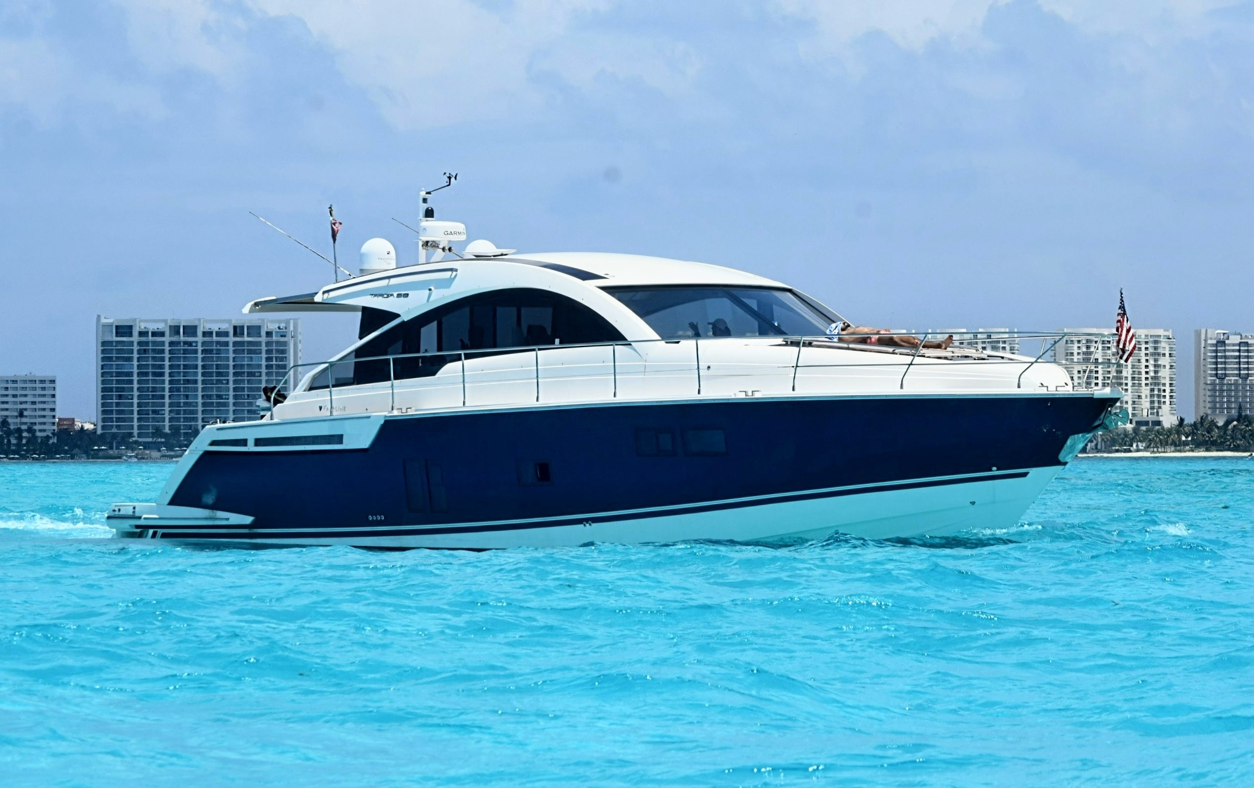 CA, 58 Ft Fairline Targa yacht charter in Cancun — stern view