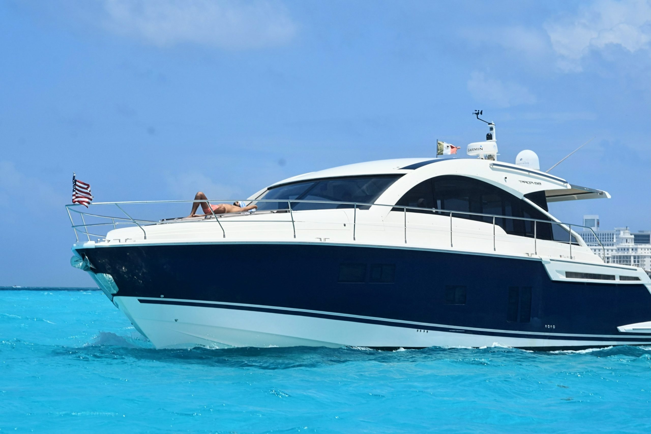 CA, 58 Ft Fairline Targa yacht charter in Cancun — stern view