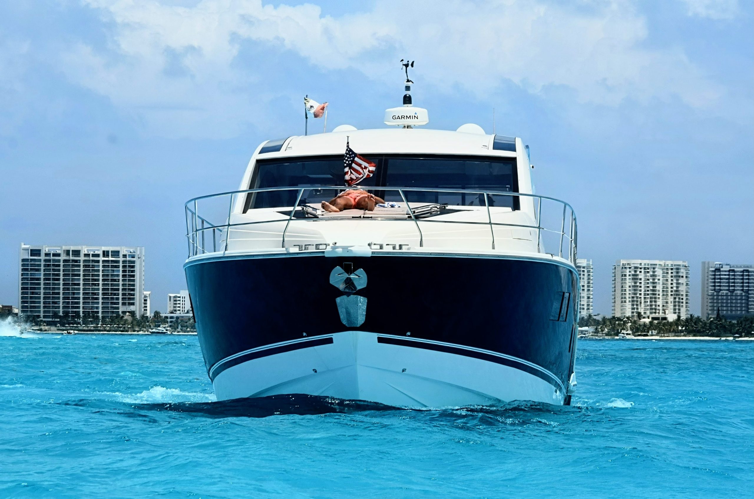 CA, 58 Ft Fairline Targa yacht rental Cancun — bow view underway